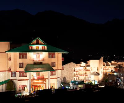 https://imgcld.yatra.com/ytimages/image/upload/t_hotel_yatra_city_desktop/v1408952338/Domestic Hotels/Hotels_Manali/White Mist, A Sterling Holiday Resort/Overview.jpg